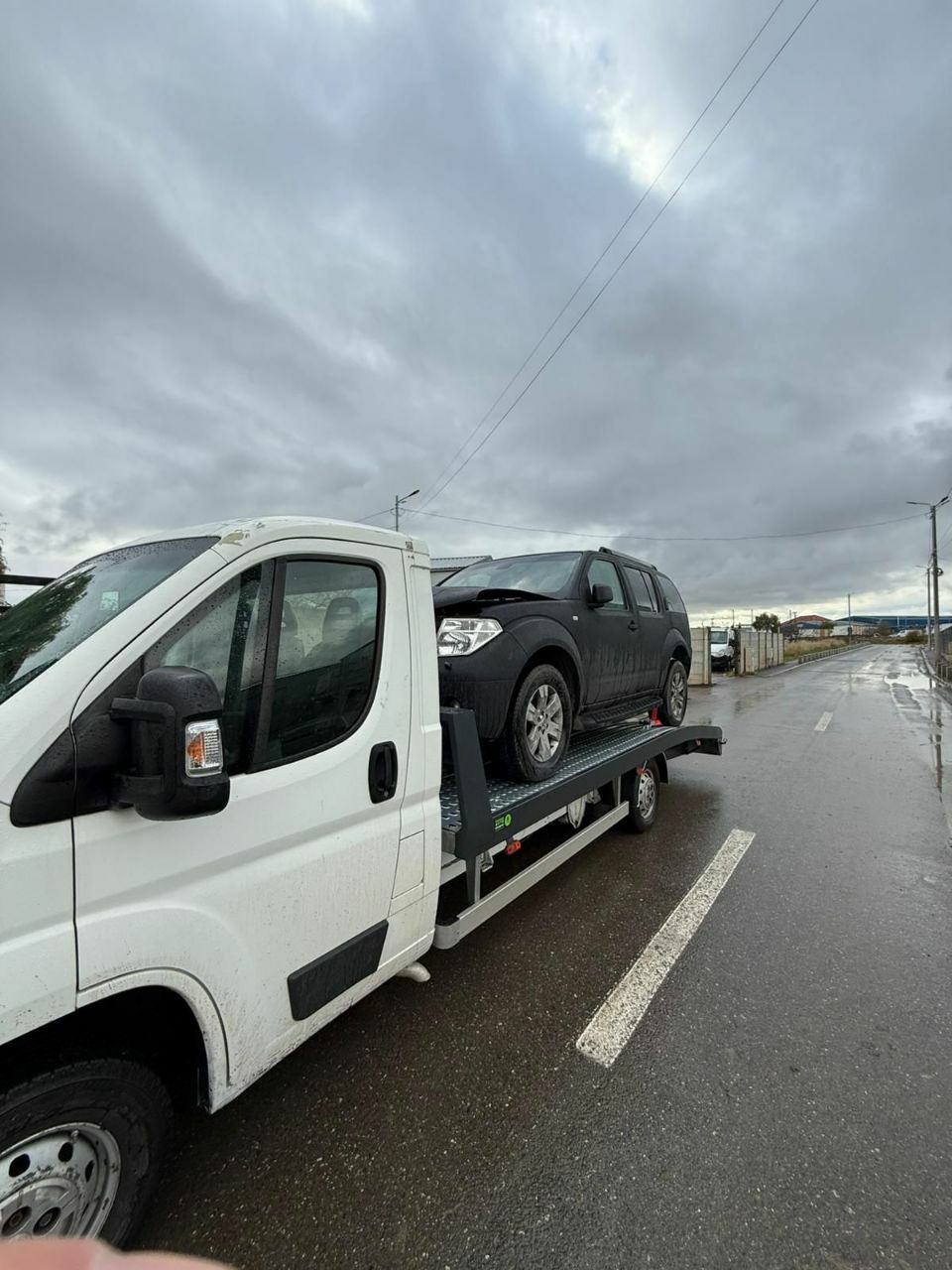 Asistență rutieră București - Mașină încărcată pe platformă auto